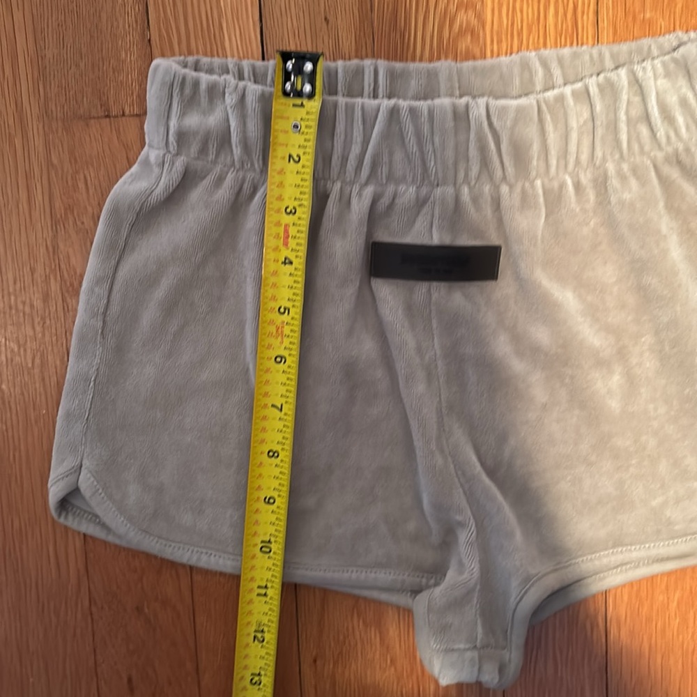 Fear of God Essentials velour short shorts in sea foam green - Picture 11 of 12